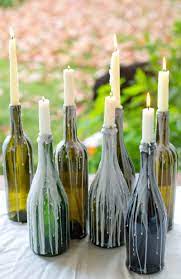 Botellas realistas de vino blanco y tinto sobre un fondo blanco con reflejo y sombra. 5 Ideas Para Hacer Botellas De Vino Decoradas Makia