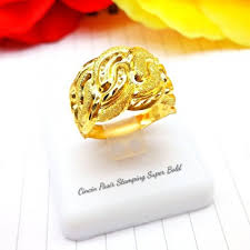 Design cincin yang elegance dan modern ini sangat sesuai dijadikan sebagai cincin tanda risik ataupun sebagai fasyen statement selain harganya yang berpatutan. Cincin Belah Rotan High Finishing V4