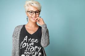 Jun 22, 2020 · tagli capelli medi 2020: Tagli E Colori Di Capelli Che Ringiovaniscono 5 Consigli Donnad