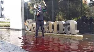He tomado la decisión de renunciar a mi columna en revista semana, la revista en que me formé a través de su cuenta de twitter, la revista semana reveló este martes en la tarde que daniel. Revista Semana Blanco De Manifestantes Que Piden Renuncia De Duque Y Molano
