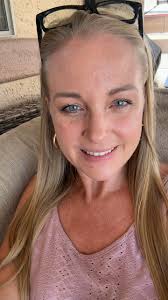 My name is Willow, and today is my first day my mom can take me out in  public! I can go meet people now!!! ❤️❤️❤️