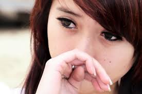 Image result for tranh vẽ cô gái buồn