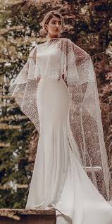 Rich in tasteful touch, cream shades would probably means more to you… undoubtedly, a cream mermaid wedding dress always make you looks charming and graceful. 17 Simple And Unique Mermaid Wedding Dress Ideas Fashionable Cream Wedding Dresses Wedding Dresses Juniors Cape Wedding Dress