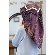 Vissona Twill Ipek Esarp 17452 En Moda En Trend Urunler Alisveris Sitemizde Kolay Siparis Www Semercioglutoptan Com Esarp Moda Monogram