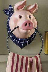 Country Farm Pig Kitchen Wall Mount Towel Holder Sculpted Resin Piggy Holds A Metal Ring In Its Mouth To Keep Dish Towels R Schwein Dekorationen Ideen Kreativ