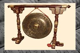 Rebab adalah salah satu bagian dari alat musik gamelan. Alat Musik Gamelan Pengertian Sejarah Jenis Fungsinya