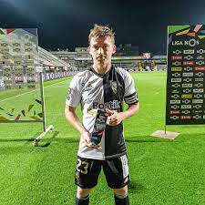The visitors lack quality in some positions on the field and will struggle to match their opponent's intensity. Sc Farense On Twitter Homem Do Jogo Ryan Gauld Vamos Acreditar Forca Farense