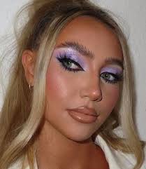 How To Wear The Hottest 2000 Makeup Trends In Modern Time Makeup Trends Party Eye Makeup 2000s Makeup