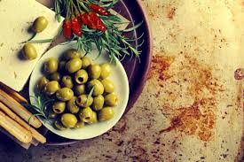 Le olive dovranno riposare ricoperte dal liquido per 9 mesi. Olive Schiacciate Come Prepararle E Conservarle Olio Cristofaro