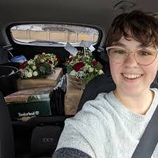 Laura Mickle's Instagram, Twitter & Facebook