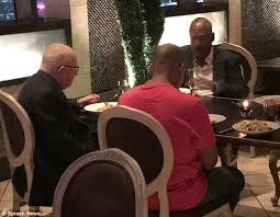 His death was confirmed to cnn by jennifer sisson, a manager at bailey's consulting firm. Oj Simpson Has Dinner With Former Dream Team Lawyer Daily Mail Online
