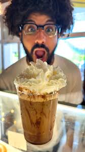 Las manos que hacen magia con la masa 🥰 #donjacinto; un año más  deleitándonos con su pan de jamón!! Gracias REPÚBLICA DOMINICANA 🇵🇹🇻🇪