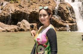 She is the wife of popular actor raffi ahmad. Again Young Pregnant Peek 4 Moments Nagita Slavina Cooks 60 Portions Of Food Netral News