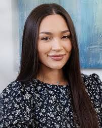 Gloria Craddock's Instagram, Twitter & Facebook