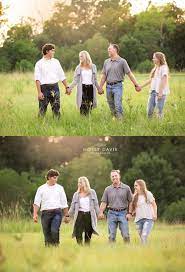 Family With Teens In Grassy Field Mom With Teens Dad With Teens Country Family Photogra Outdoor Family Portraits Country Family Photos Family Portrait Poses