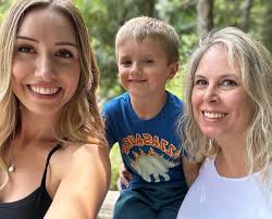 🌟Re- Introducing our vibrant newest team member, Chelsey Charalambidis! 🌟  Chelsey is a devoted mother to her 5-year-old son, Jonah, who serves as the  driving force behind all of her endeavors. 💫