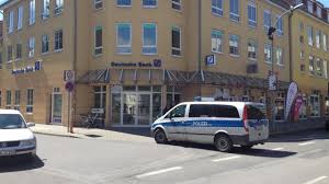 Die deutsche bank ag ist rechtlich nicht verpflichtet, kurse und / oder bewertungen zum basiswert anzuzeigen. Sind Es Die Gleichen Rauber Wieder Uberfalle Auf Banken In Anklam Und Greifswald Nordkurier De