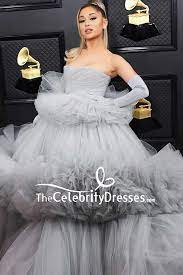 Свадьба арианы гранде станет грандиозным событием. Ariana Grande Grau Tragerloses Ballkleid 2020 Grammys Roter Teppich Thecelebritydresses