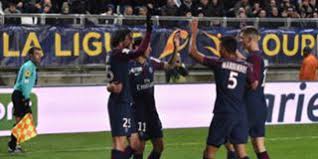 Rivière domina bola interceptada no ar e faz um balão lindo sobre o. Taca Liga Francesa Sapo Desporto