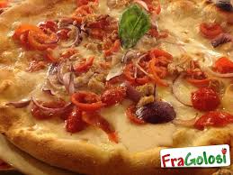Check spelling or type a new query. Ricetta Pizza Con Tonno Cipolla E Pomodorini Ricette Di Fragolosi