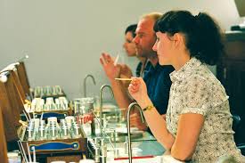 Noel Approche Offrez Un Atelier Du Parfumeur Une Experience Sensorielle Inoubliable Parfumeur Experience Sensorielle Atelier