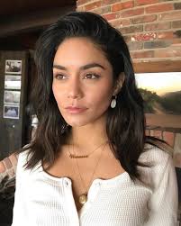 Vanessa Hudgens o Shay Mitchell, dalawang magandang babaeng may lahing  Pilipina na itinatanggi ang kanilang pinagmulan. : r/VindictaRateCelebs