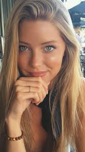 Pin By Gny On Yzhfkzh Blonde Hair Girl Beauty Blonde Girl Selfie