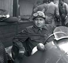 Juan manuel fangio, unlike most later formula one drivers, started his racing career at a mature age and was the oldest driver in many of his races. Biografia De Juan Manuel Fangio
