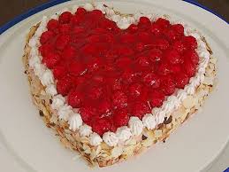 Herztorte Mit Himbeeren Chefkoch Rezept In 2020 Herztorte Kuchen Und Torten Leckere Torten