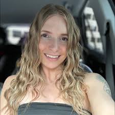 Hi everyone! I'm looking for a local photographer for some family Easter  pictures that isn't going to completely break the bank. Thank you!