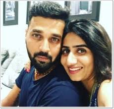 Indian cricketers dinesh karthik and murali vijay have played for indian cricket team and had been really good friends. 5 Cricketers Who Married Their Friend S Wife Or Relatives Read Details