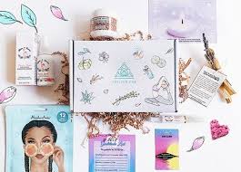 Need some gifts ideas for the women in your life? Top 10 Birthday Gift Ideas For Woman And Man At The Age Of 20s Knowinsiders