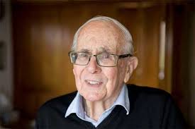 Walkley Award winning journalist and acclaimed historian Gavin Souter  shares his memories of seven decades in Mosman.