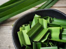 Pandan ist vor allem in der südostasiatischen küche verbreitet. Pandan Das Musst Du Uber Das Grune Superfood Wissen