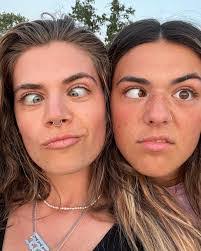 Jennifer Lessard's Instagram, Twitter & Facebook