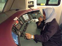 Das unternehmen war ursprünglich ein joint venture zwischen express rail link sdn. Erl Maintainance Support Sdn Bhd
