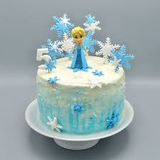 Eiskönigin elsa und ihr treuer begleiter olaf ☃️ # cakemumcarina # birthdaycake # frozen # eiskönigin # bakersofinstagram # olaffrozen # happybirthday # handmade # happy # kuchenliebe # kuchen # fondantcake # motivtorten # modelieren # fondant # family # fantasy # geburtstagstorte Elsa Torte Eiskonigin Torte Elsa Torte Geburtstagstorte