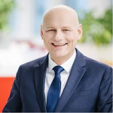 Nach der besten Bundesligasaison darf ich mich auch Staatsmeister im Herren  Doppel und im Mixed Doppel nennen und freue mich über den dritten Platz im  Herren Einzel. Ich bin stolz auf das