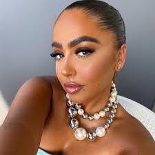 Lilly Hilliard's Instagram, Twitter & Facebook