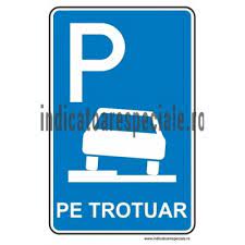Deşi unii şoferi consideră că parcarea pe trotuar este permisă dacă este lăsat liber un metru pentru pietoni, codul rutier îi contrazice. Indicator De Obligativitate Cu Semnificatia Parcare Permisa Pe Trotuar