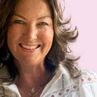 Mindy Mason's Instagram, Twitter & Facebook