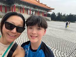 Elgin Henderson's Instagram, Twitter & Facebook