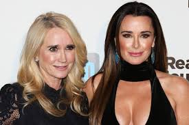 Getty kyle richards is not only the richest cast member on the real housewives of beverly hills, she is also the richest housewife in the entire franchise with a net worth of $100million. Kim Richards Living Completely Rent Free In Apartment Owned By Sister Kyle Amid Legal Money Troubles