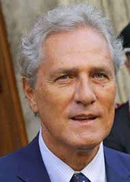 Contrariamente a quanto si pensa, figli di dio non si nasce, ma si diventa accogliendo gesù nella nostra vita. Biografia Di Francesco Rutelli