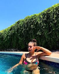 Bianca andreescu of canada with the winners trophy. Free Photo Bianca Andreescu