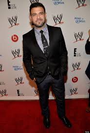 News Adam Richman Throws Shade At New Man V Food Host Man Vs Food Man Vs Rich Man