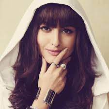 Deepika padukone complete makeup and hairstyle | ht most stylish awards 2018. Sonakshi Sinha Haircut Into A Cute Fringe Cut Hacks On Hair