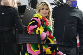 Bildergalerien der models und der jury und exklusive. Heidi Klum Germanys Next Topmodel New Season Filming In Front Of The Hotel Adlon In Berlin 11 19 2020 Celebmafia