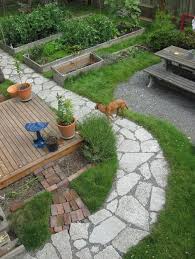 111 Gartenwege Gestalten Beispiele 7 Tolle Materialien Fur Den Boden Im Garten Mauern Im Garten Gestalten 111 Gartenwege Gest Garden Paths Hardscape Garden