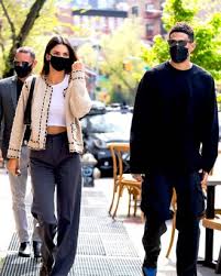 Kendall nicole jenner (born november 3, 1995) is an american model, socialite, and media personality. Qx7gues5sbgt5m